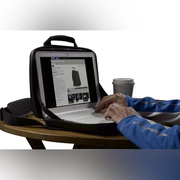 Thule Gauntlet Attache Case for Apple MacBook 15” Hard Shell Laptop Bag Black - Picture 4 of 13